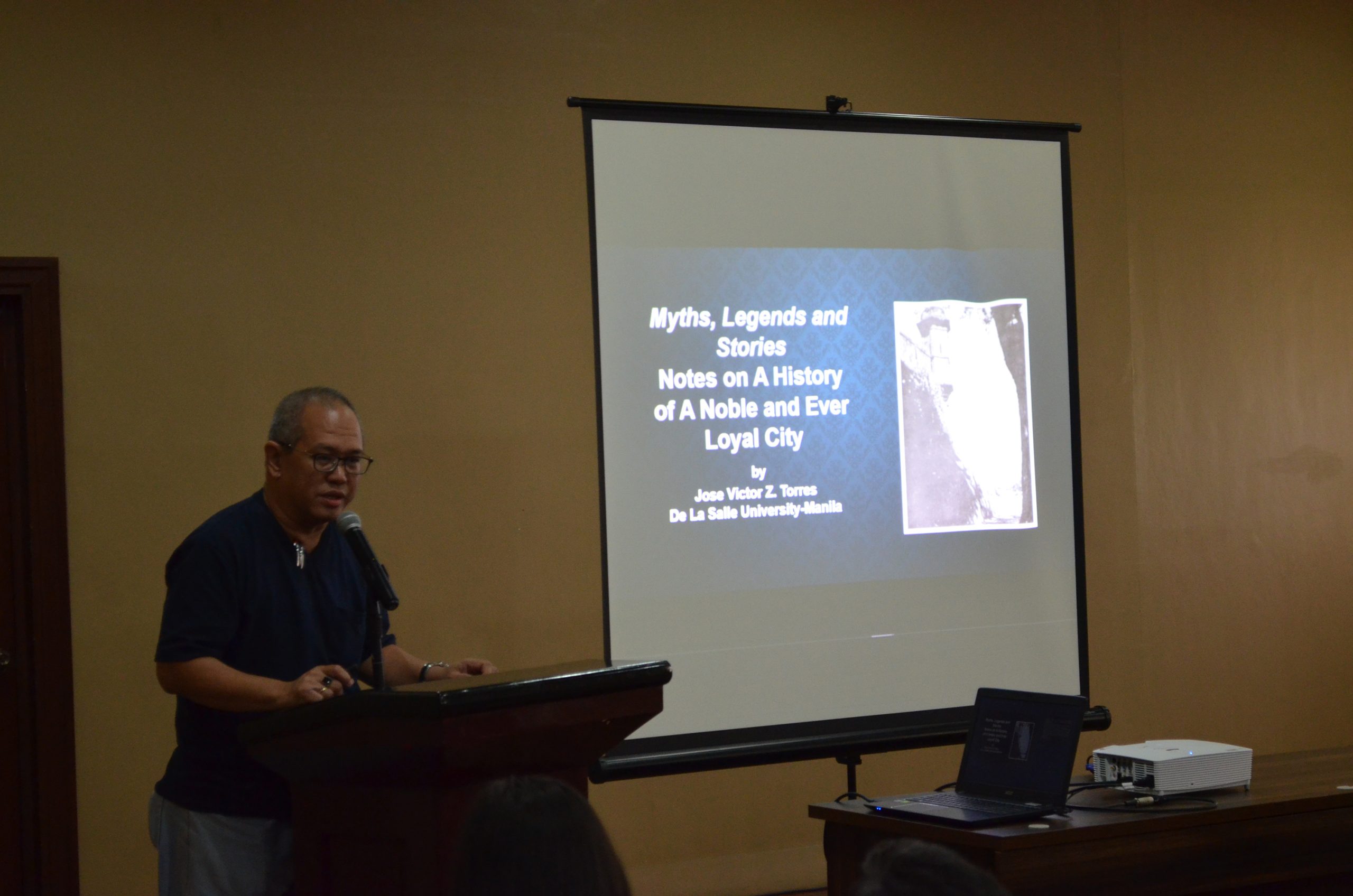 Dr. Jose Victor Torres delivering his presentation about Intramuros